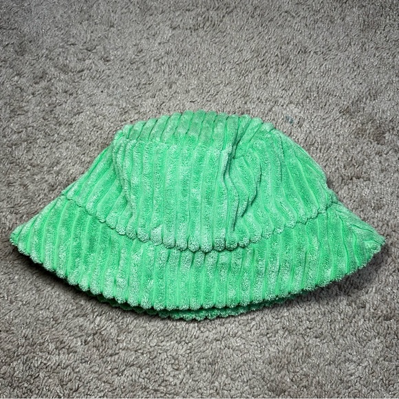 EUC Fuzzy Ribbed Bucket Hat - Picture 2 of 4